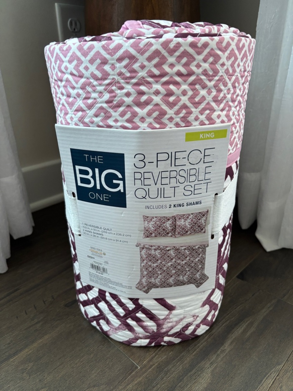 Kohl’s Big One King Reversible Quilt Set w/2 Shams Burgandy Cameron geo pattern